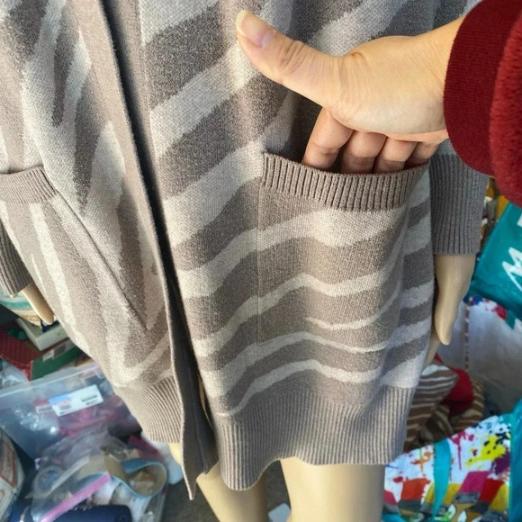 Cupcake and Cashmere Zebra Print Soft Casual Sweater Cardigan Women M-L Pockets - Picture 6 of 8